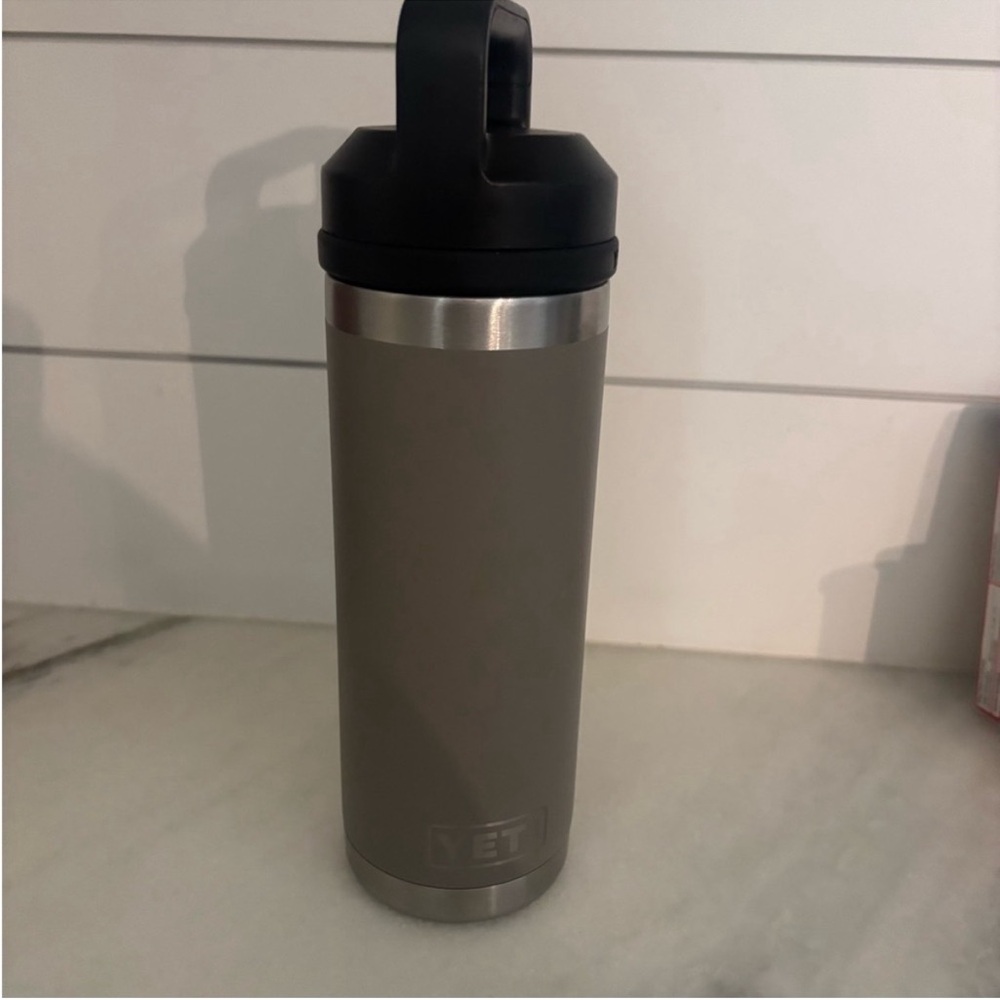 Yeti 18oz rambler with chug cap